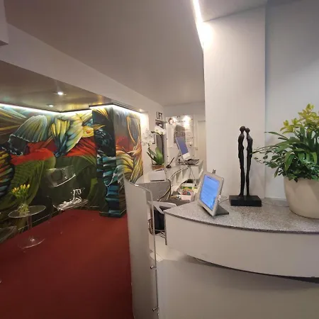 מלון Glenmore 3*