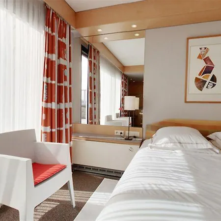 מלון Glenmore 3*